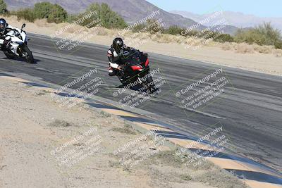 media/Dec-01-2025-Moto Forza (Mon) [[2daa91e15f]]/3-Beginner Group/Session 4 (Turn 10 Inside)/